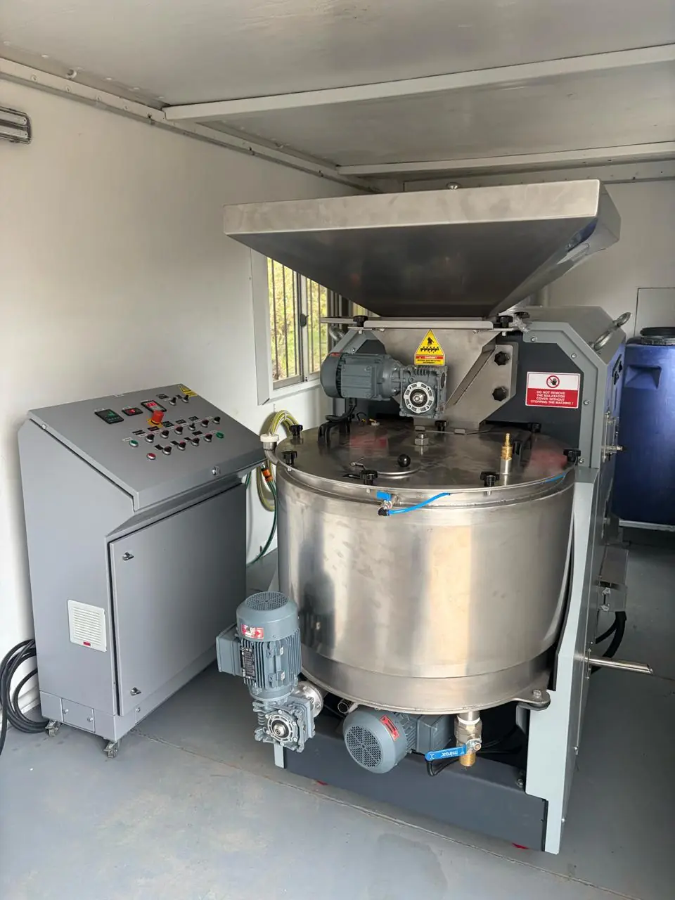 Línea Kocamaz de 200 kg/hora con batidora y tablero en sala modular, Agrofrutales, San Rafael, Mendoza
