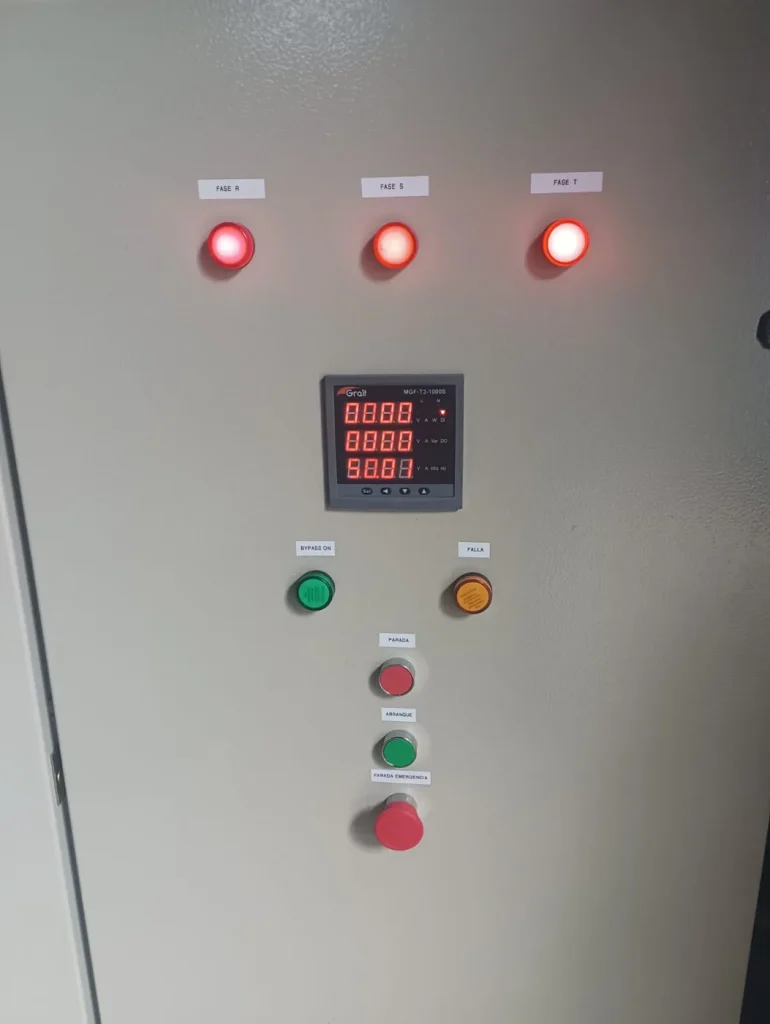 Frente de tablero con pilotos, analizador de red y pulsadores, C+D